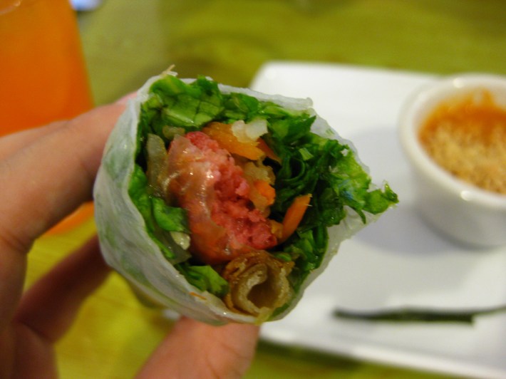 Bitten cuon nem nuong